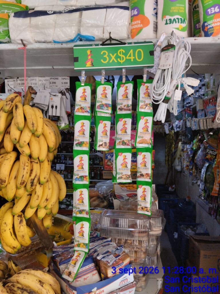Productos La Reina exhibidos en un comercio