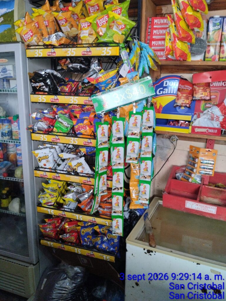 Productos La Reina exhibidos en un comercio
