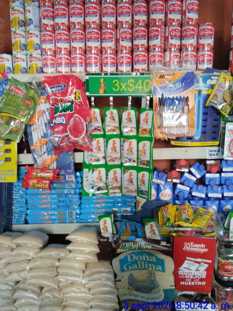 Productos La Reina exhibidos en un comercio