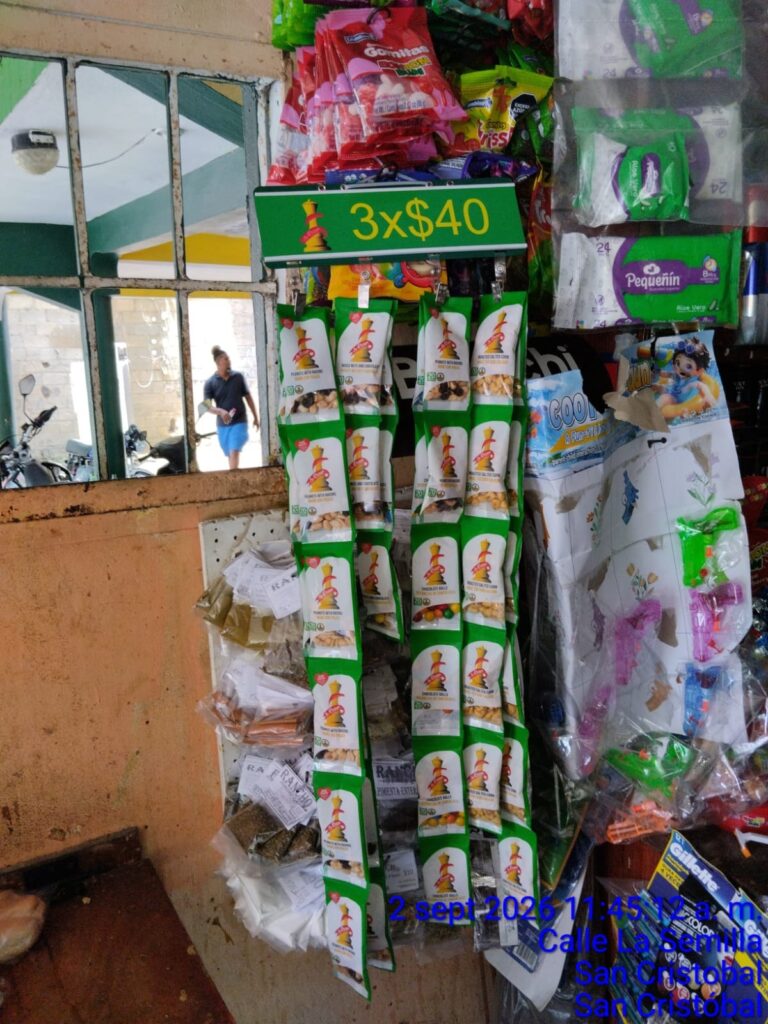 Productos La Reina exhibidos en un comercio