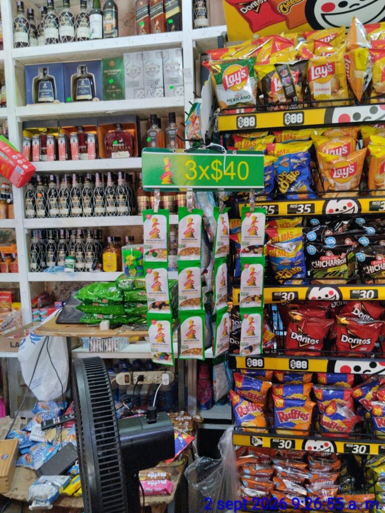 Productos La Reina exhibidos en un comercio